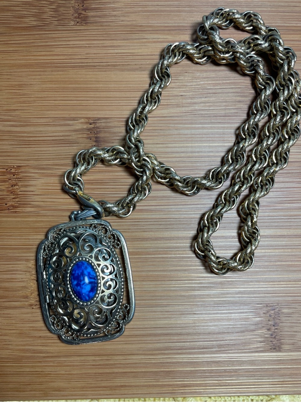Vintage Avon “Yesteryear” Gold-Tone Filigree Locket